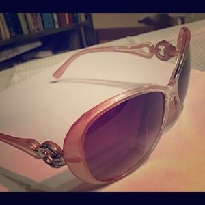 ELEGANT “STATEMENT SUNGLASSES”😎